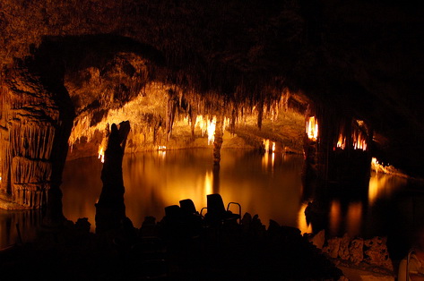 Hhlensystem 'Coves del Drac' mit dem Martelsee (bei Porto Cristo)